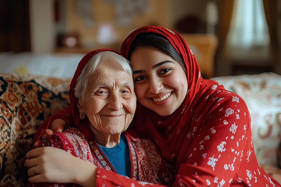 پیکس - مراقبت هوشمند از سلامت سالمندان در کنار خانواده